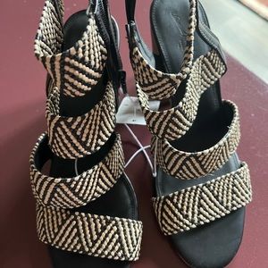 Universal Threads Women’s heeled sandals